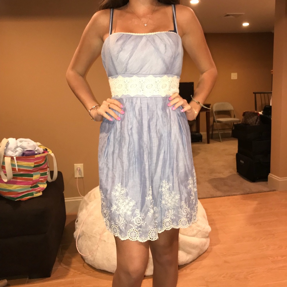 Dress with white lace design